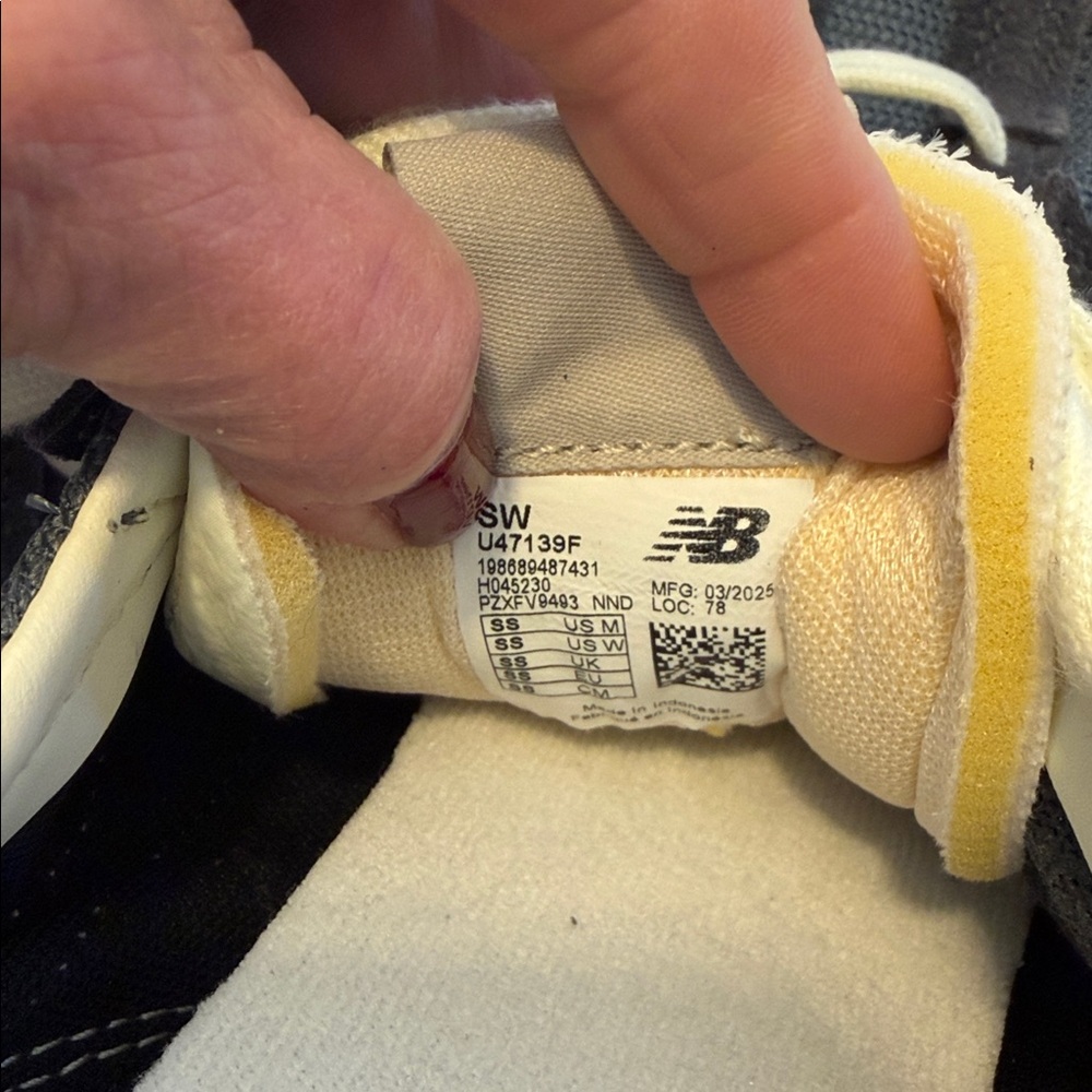 New Balance Women’s Navy and Grey Sneakers Sz 8. NWOB. Box28. SEE PICTURES - Picture 7 of 7